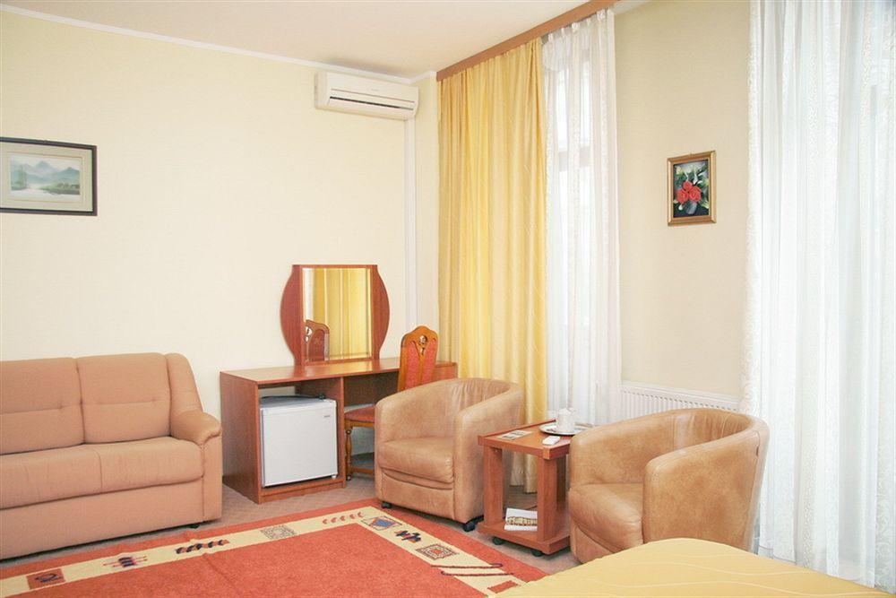 Hotel Amphitryon Bucarest Extérieur photo
